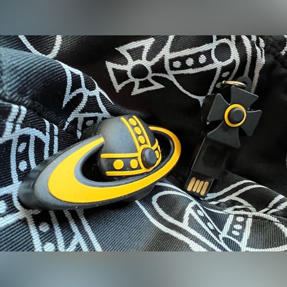 Vivienne Westwood orb pendant USB 16 GB rare VW event VIP Gift Souvenir - Picture 3 of 15